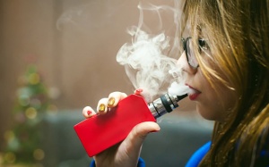 WHO: Trẻ em đang 'mắc bẫy' thuốc lá điện tử