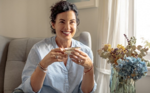 5 trà thảo dược giúp giảm triệu chứng bốc hỏa