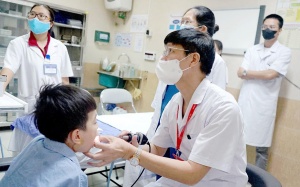 Phẫu thuật thành công cho bệnh nhi có khối u khoang bên họng xâm lấn nền sọ