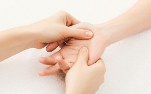 Trị Parkinson bằng phương pháp bấm huyệt có hiệu quả không?