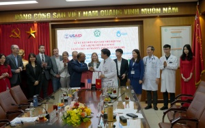 Mỹ hỗ trợ Bệnh viện Bạch Mai cải thiện chăm sóc đột quỵ tại Việt Nam