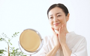 Thành phần nên dùng để chăm sóc da tuổi mãn kinh