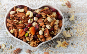 Các loại hạt nhâm nhi ngày Tết tốt cho tim mạch