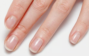 Mẹo làm trắng móng tay bị ngả vàng