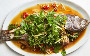 Món cá hấp cho năm mới 'hóa rồng'