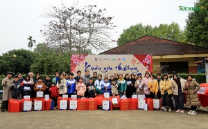 'Xuân yêu thương' chia sẻ Tết ấm áp với làng trẻ em SOS Việt Trì