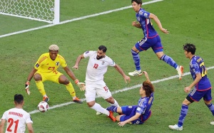 Sai lầm phút bù giờ và sự nghiệt ngã của bóng đá