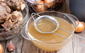 4 lợi ích khi dùng nước hầm xương thường xuyên