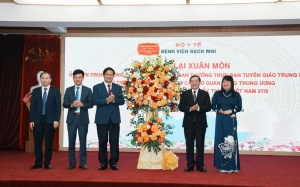 Ban Tuyên giáo Trung ương đến thăm BV Đại học Y Hà Nội và BV Bạch Mai