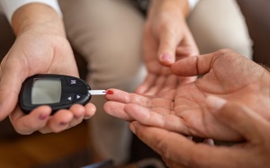 Đái tháo đường: Đường huyết cao 14mmol/L làm sao cải thiện?