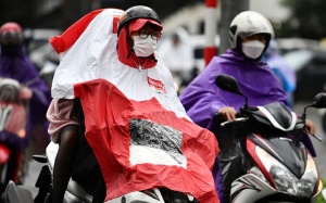 Bắc Bộ chìm trong mưa rét, Nam Bộ nắng nóng