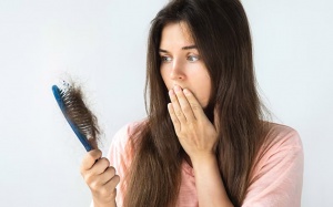 Những điều cần tránh khi bị rụng tóc hàng loạt