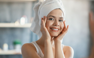 Thói quen buổi tối giúp da phục hồi và trẻ hoá