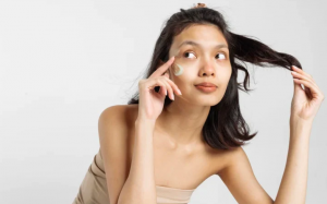 Có nên thoa retinol vào ban ngày?