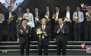 Một người Nghệ 'kể chuyện Bác Hồ' bằng thơ