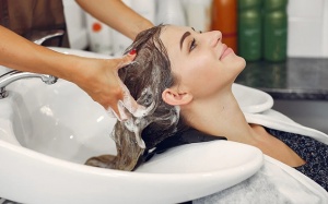 Bí kíp gội đầu giúp làm sạch sâu, không lo bết tóc
