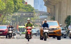 Nắng nóng gay gắt khắp cả nước, nhiệt độ tiếp tục tăng