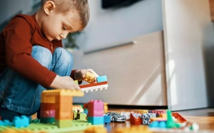 Dấu hiệu cảnh báo chứng tự kỷ ở trẻ 