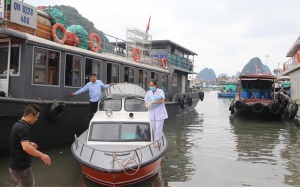 Quảng Ninh: Đỡ đẻ cho sản phụ ngay trên biển