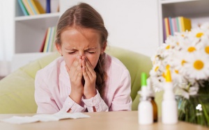 Ngoài hắt hơi sổ mũi, còn triệu chứng nào cảnh báo dị ứng thời tiết?