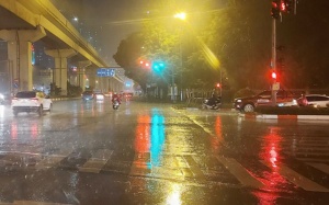 Cả nước ngày nắng nóng, chiều tối mưa dông vài nơi