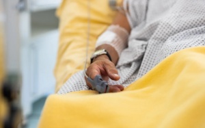 Người đàn ông mắc COVID-19 kéo dài hơn 600 ngày, tích lũy 50 đột biến