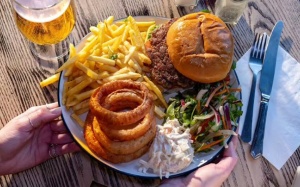 Bác sĩ chia sẻ 4 cách giảm nguy cơ ung thư ruột