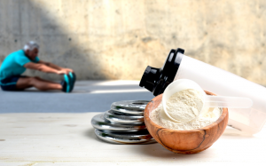 Ai không nên uống protein shake?