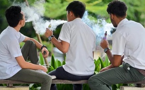 Trẻ tuổi teen hút thuốc lá điện tử dễ nhiễm kim loại độc hại