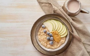 Ăn yến mạch vào bữa sáng giúp ngăn ngừa buồn ngủ và giảm nguy cơ ung thư