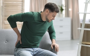 Điều cần biết trước khi dùng thuốc NSAID giảm đau lưng 