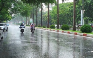 Nhiều khu vực trên cả nước mưa dông chiều tối