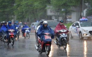 Trung Bộ nắng nóng, Bắc Bộ mưa dông chiều tối