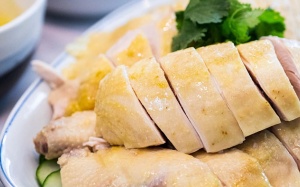 Ăn thịt gà có màu đỏ hồng liệu có an toàn?