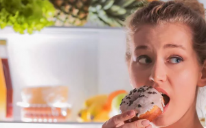 Ăn đêm có lợi hay hại, chuyên gia khuyên điều gì?