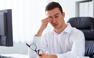 Cách bảo vệ đôi mắt cho người thường xuyên làm việc với máy tính 