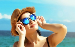 Nắng Hè chói chang, phải làm gì để bảo vệ mắt?