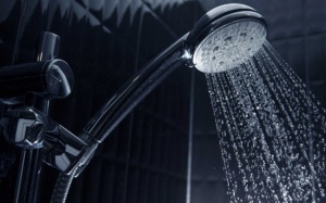 Cảnh báo 4 vấn đề sức khỏe thường gặp khi tắm vòi hoa sen