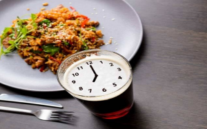 5 lý do bạn nên ăn tối sớm trước 19 giờ mỗi ngày