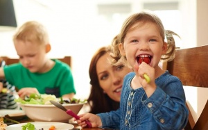 Chế độ ăn uống cân bằng tốt cho sức khỏe tâm thần và não bộ