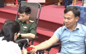 Chuyện về người thầy giáo 24 lần hiến máu cứu người