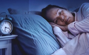 Vì sao người già dễ mất ngủ?