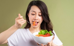 Chuyên gia chia sẻ 2 mẹo ăn uống giúp tăng cường miễn dịch