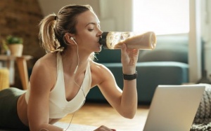 Cần cân nhắc lợi, hại khi dùng thức uống protein