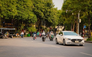 Bắc Bộ và Trung Bộ nắng gắt, chiều tối mưa dông vài nơi