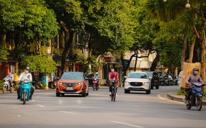 Bắc Bộ mưa dông vài nơi, Trung Bộ nắng nóng