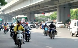 Bắc Bộ và Trung Bộ nắng nóng, Nam Bộ mưa lớn