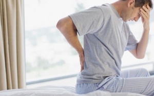 Tư thế ngủ tốt nhất cho người đau lưng dưới