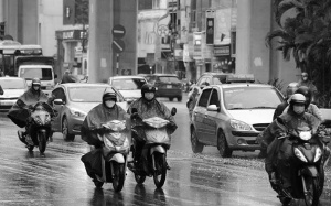 Mưa rải rác nhiều khu vực, áp thấp nhiệt đới mạnh lên thành bão