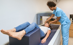 Khi nào bạn nên thực hiện kiểm tra mật độ xương?